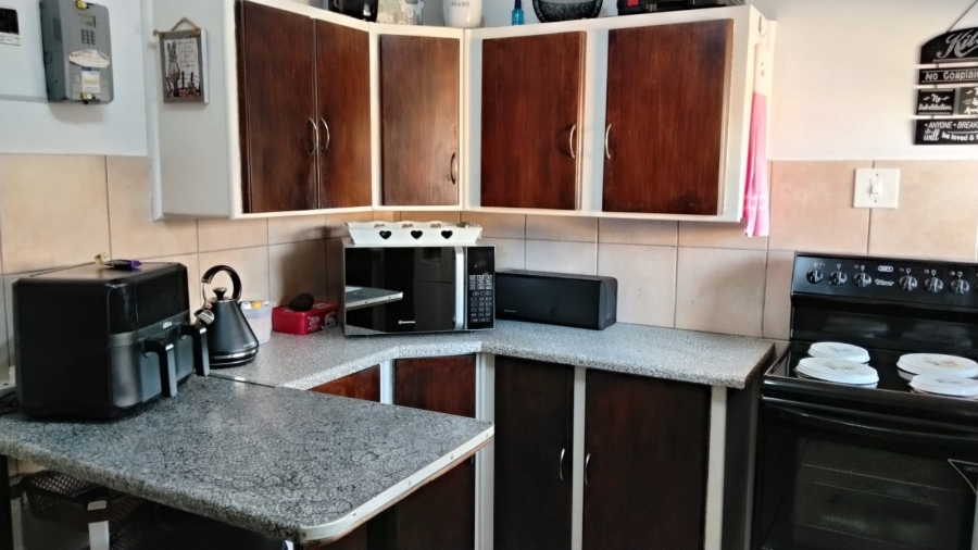 2 Bedroom Property for Sale in Greenhills Gauteng