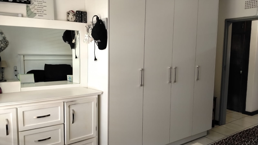 2 Bedroom Property for Sale in Greenhills Gauteng