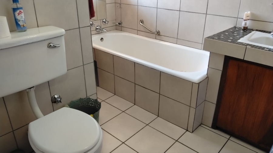 2 Bedroom Property for Sale in Greenhills Gauteng