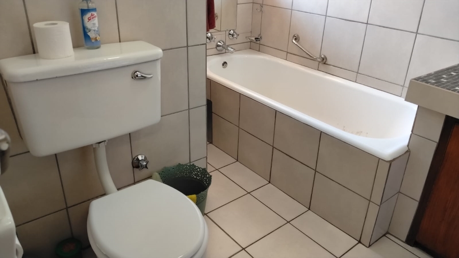 2 Bedroom Property for Sale in Greenhills Gauteng