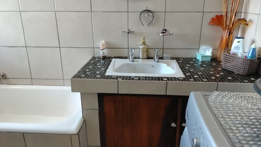 2 Bedroom Property for Sale in Greenhills Gauteng