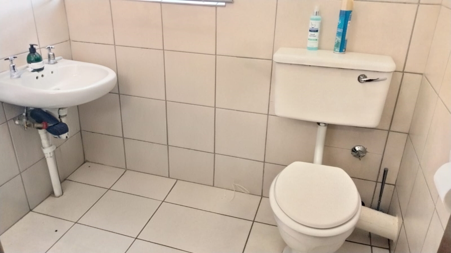 2 Bedroom Property for Sale in Greenhills Gauteng