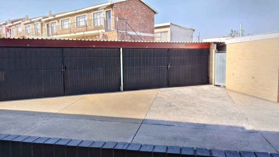 2 Bedroom Property for Sale in Greenhills Gauteng
