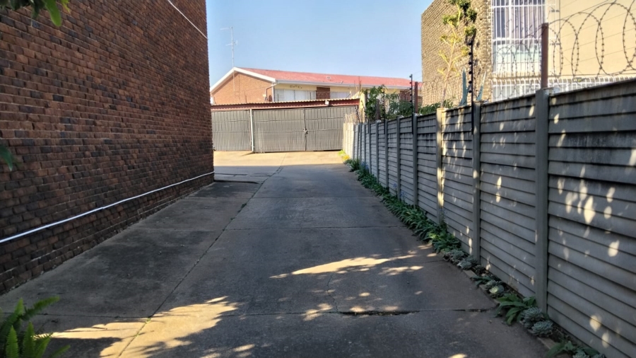 2 Bedroom Property for Sale in Greenhills Gauteng