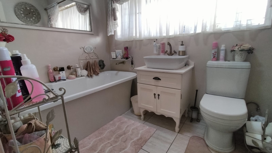4 Bedroom Property for Sale in Greenhills Gauteng