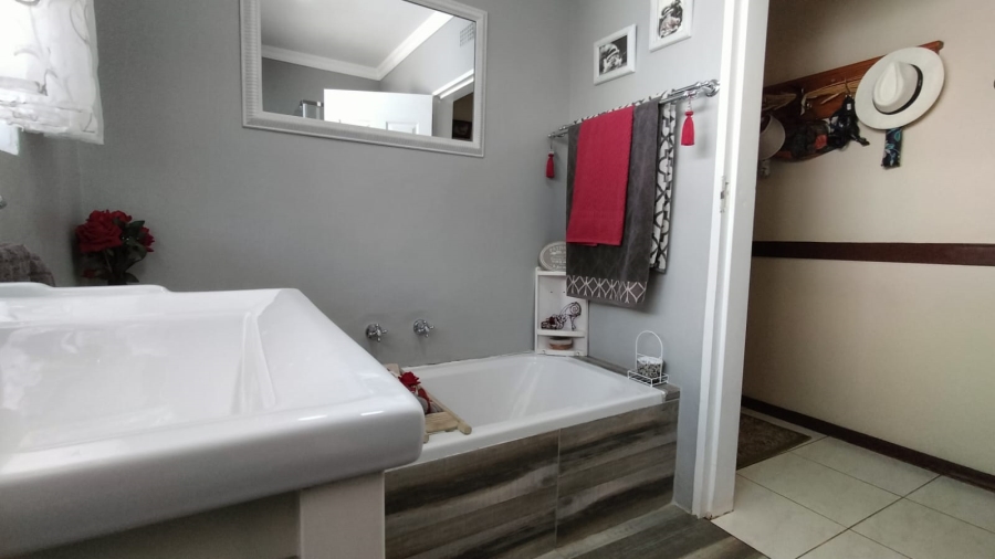 4 Bedroom Property for Sale in Greenhills Gauteng