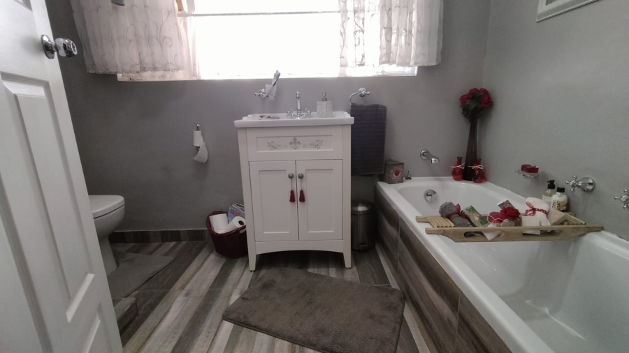 4 Bedroom Property for Sale in Greenhills Gauteng