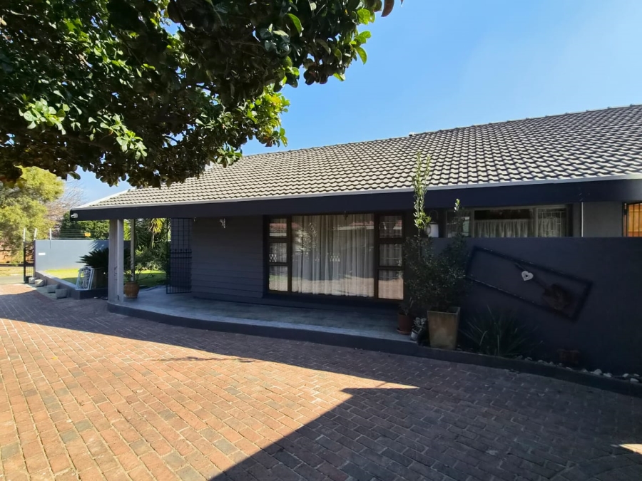 4 Bedroom Property for Sale in Greenhills Gauteng