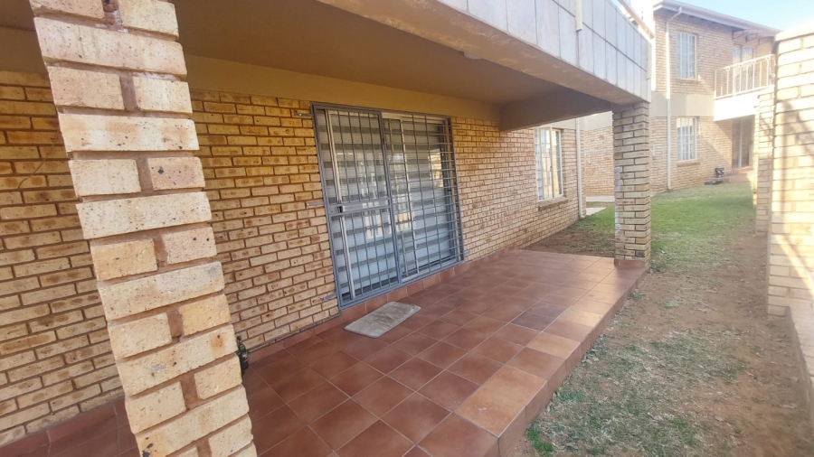 2 Bedroom Property for Sale in Helikonpark Gauteng