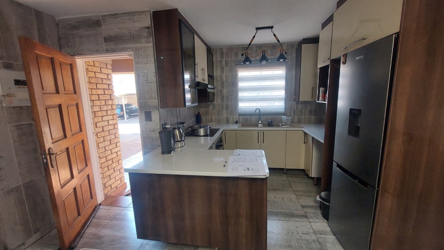 2 Bedroom Property for Sale in Helikonpark Gauteng