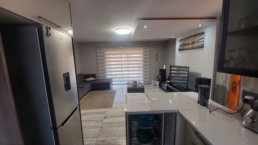 2 Bedroom Property for Sale in Helikonpark Gauteng