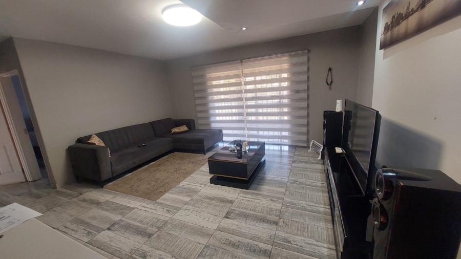 2 Bedroom Property for Sale in Helikonpark Gauteng