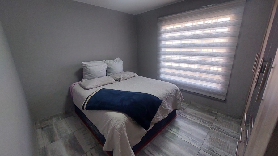 2 Bedroom Property for Sale in Helikonpark Gauteng