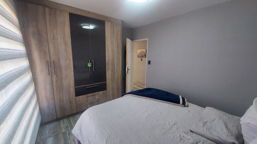 2 Bedroom Property for Sale in Helikonpark Gauteng