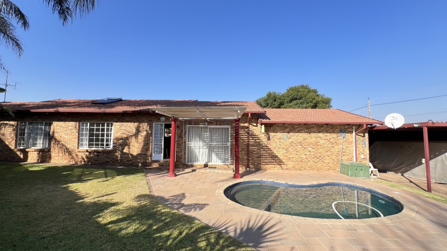 3 Bedroom Property for Sale in Greenhills Gauteng