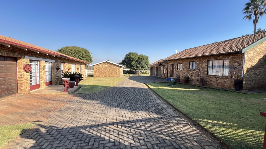 3 Bedroom Property for Sale in Greenhills Gauteng