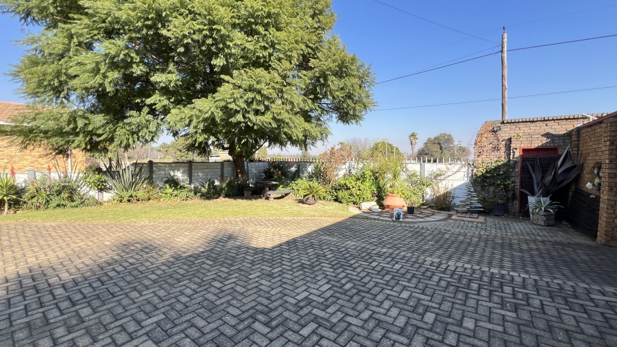 3 Bedroom Property for Sale in Greenhills Gauteng