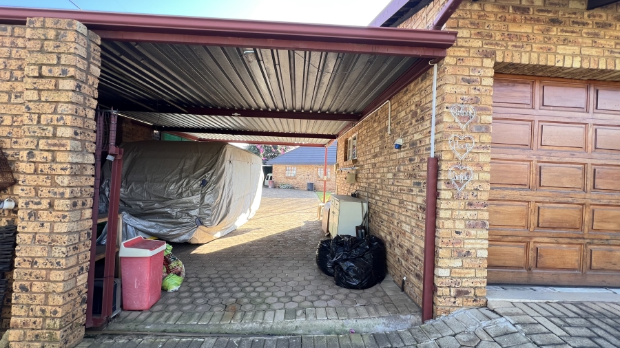 3 Bedroom Property for Sale in Greenhills Gauteng