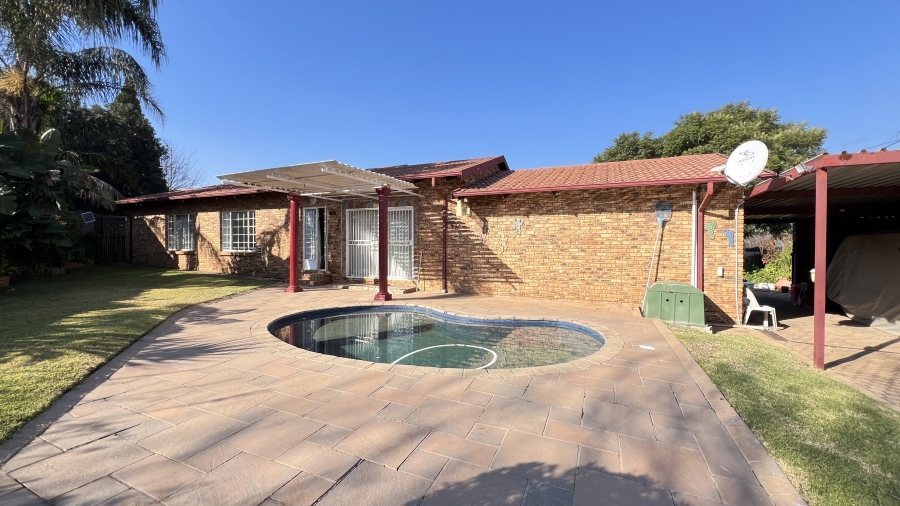 3 Bedroom Property for Sale in Greenhills Gauteng