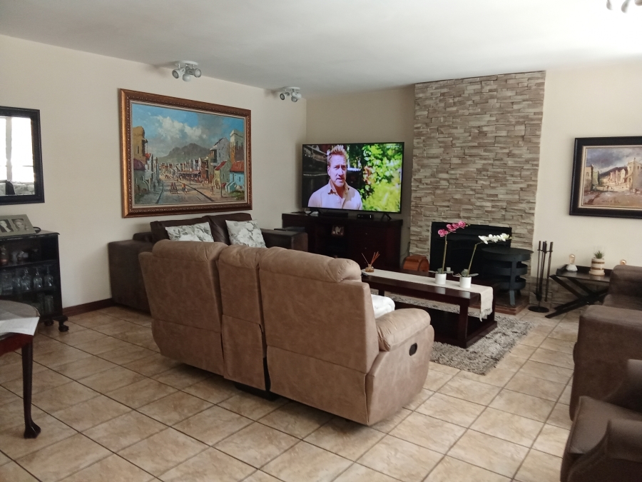 6 Bedroom Property for Sale in Florida Gauteng