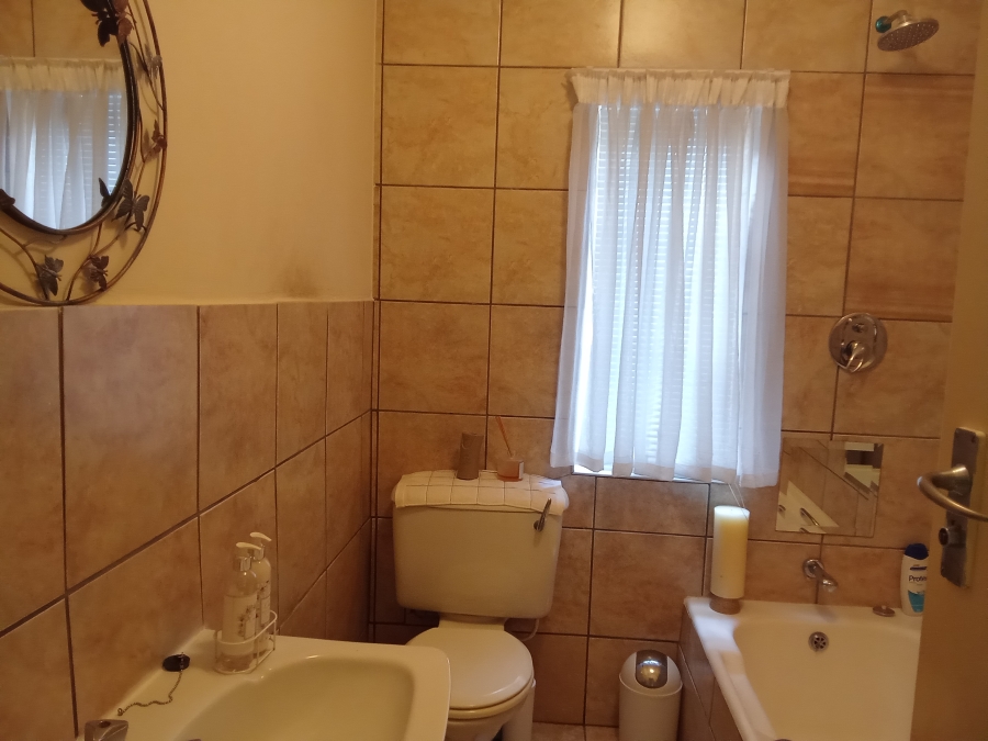 6 Bedroom Property for Sale in Florida Gauteng