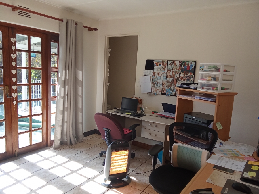 6 Bedroom Property for Sale in Florida Gauteng
