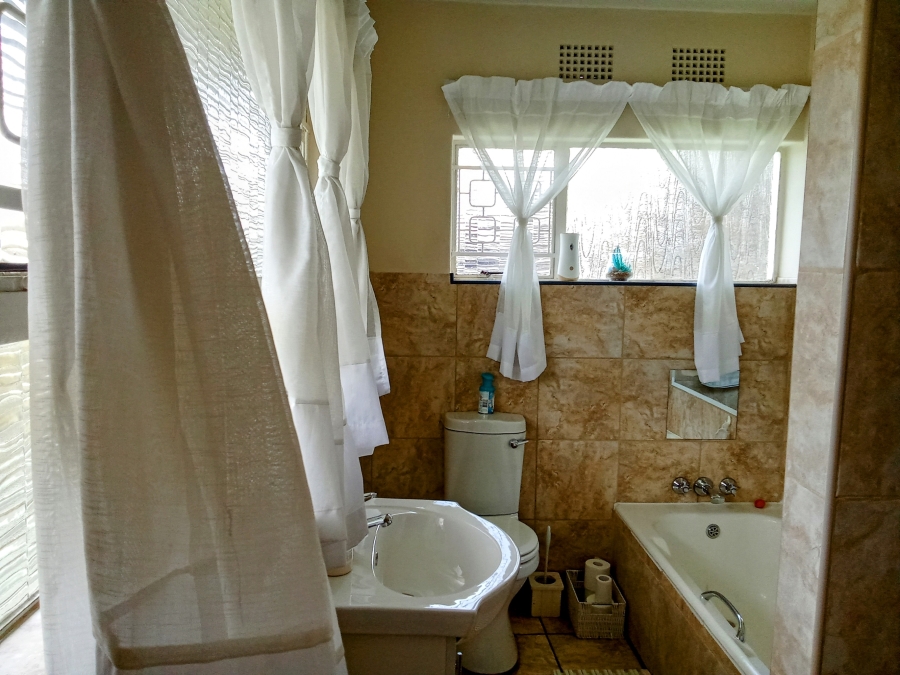 6 Bedroom Property for Sale in Florida Gauteng