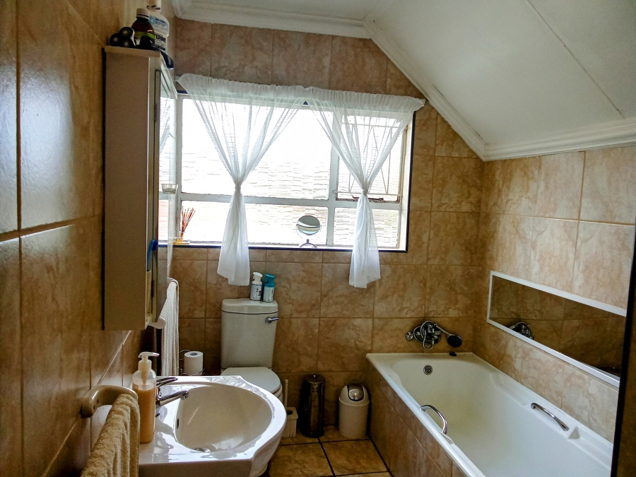 6 Bedroom Property for Sale in Florida Gauteng