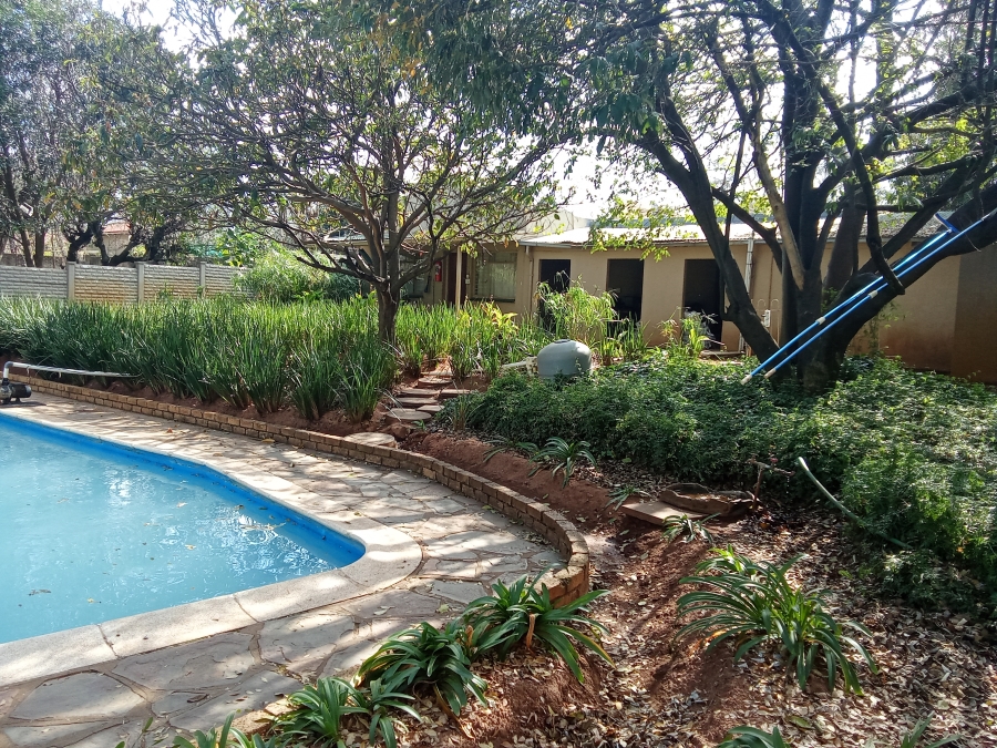 6 Bedroom Property for Sale in Florida Gauteng