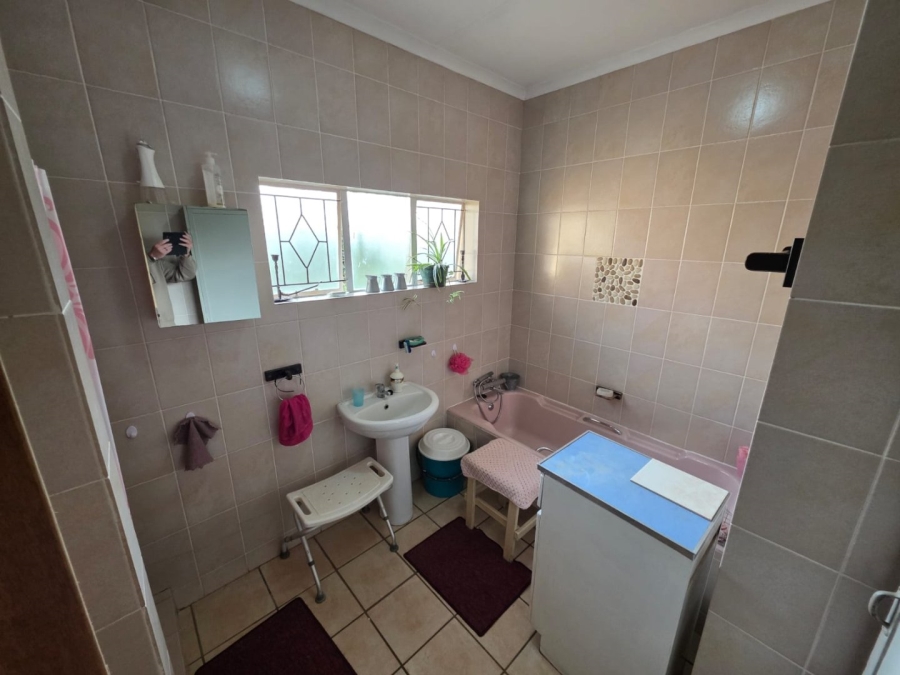 4 Bedroom Property for Sale in Annlin Gauteng