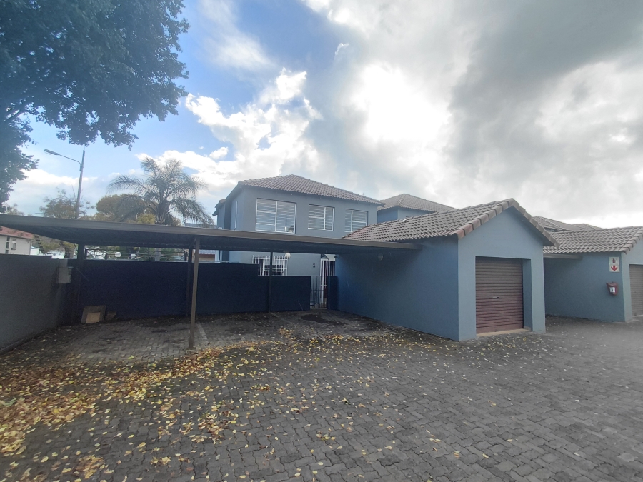 To Let 3 Bedroom Property for Rent in New Redruth Gauteng