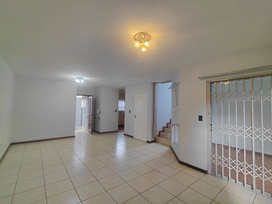 To Let 3 Bedroom Property for Rent in New Redruth Gauteng