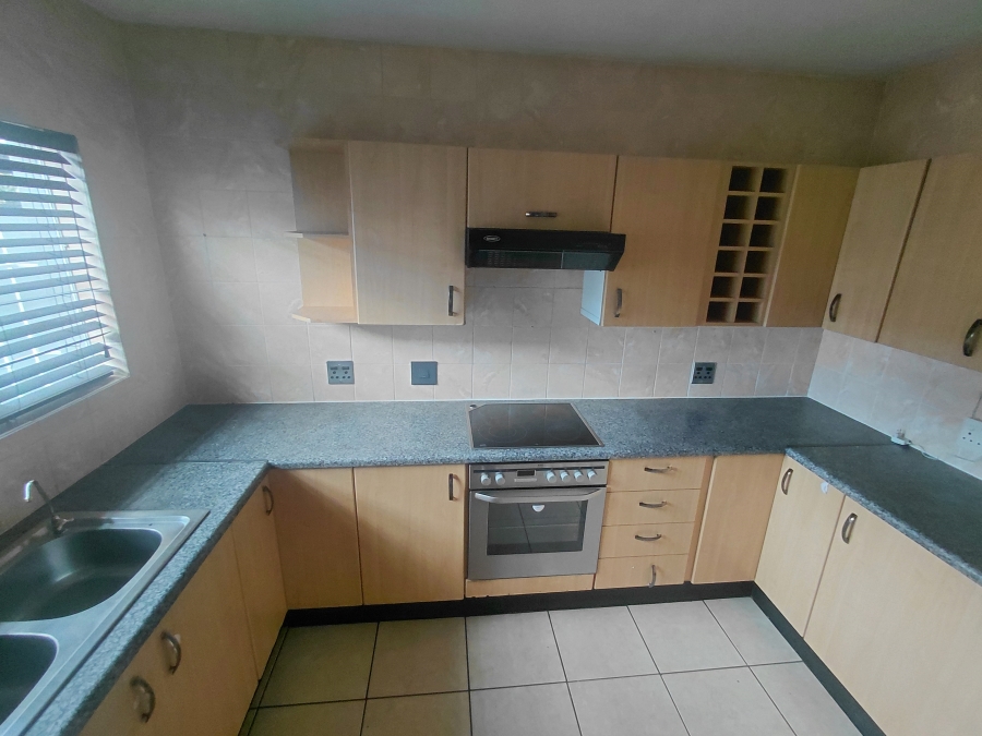 To Let 3 Bedroom Property for Rent in New Redruth Gauteng
