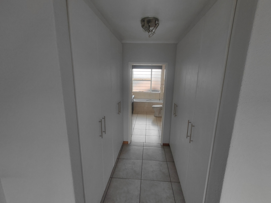 To Let 3 Bedroom Property for Rent in New Redruth Gauteng