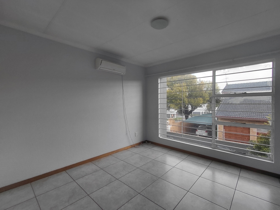 To Let 3 Bedroom Property for Rent in New Redruth Gauteng