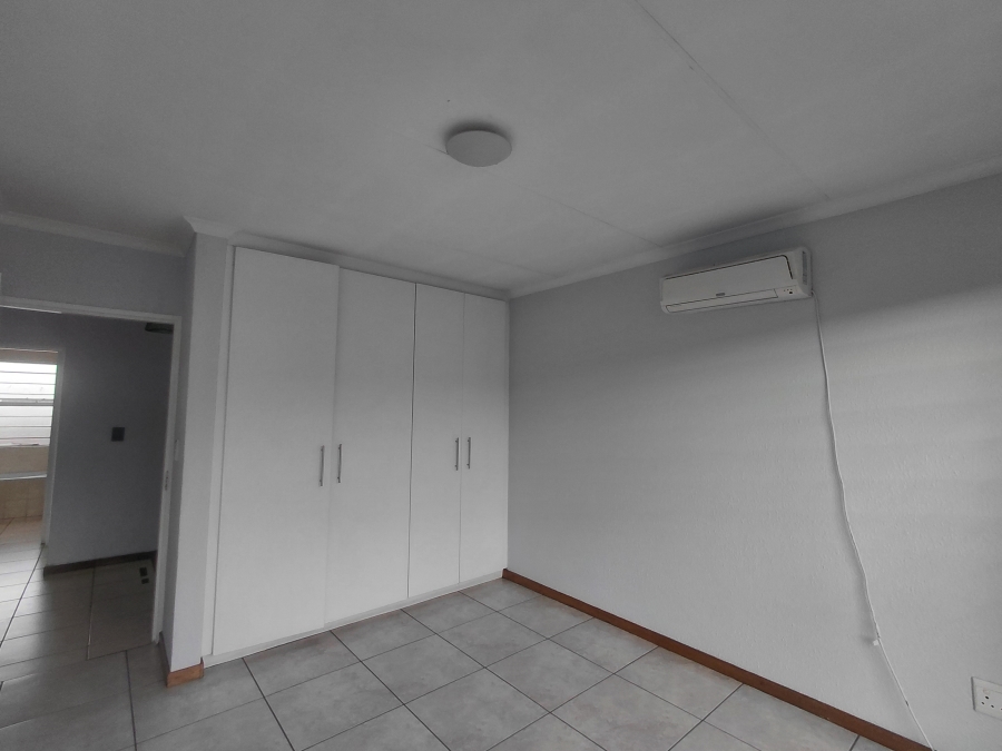 To Let 3 Bedroom Property for Rent in New Redruth Gauteng
