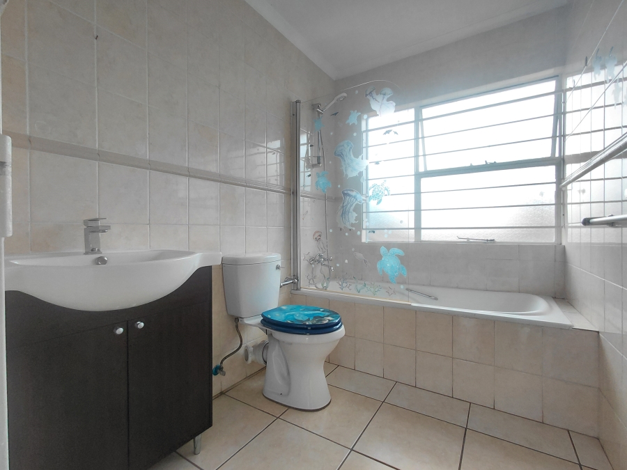 To Let 3 Bedroom Property for Rent in New Redruth Gauteng