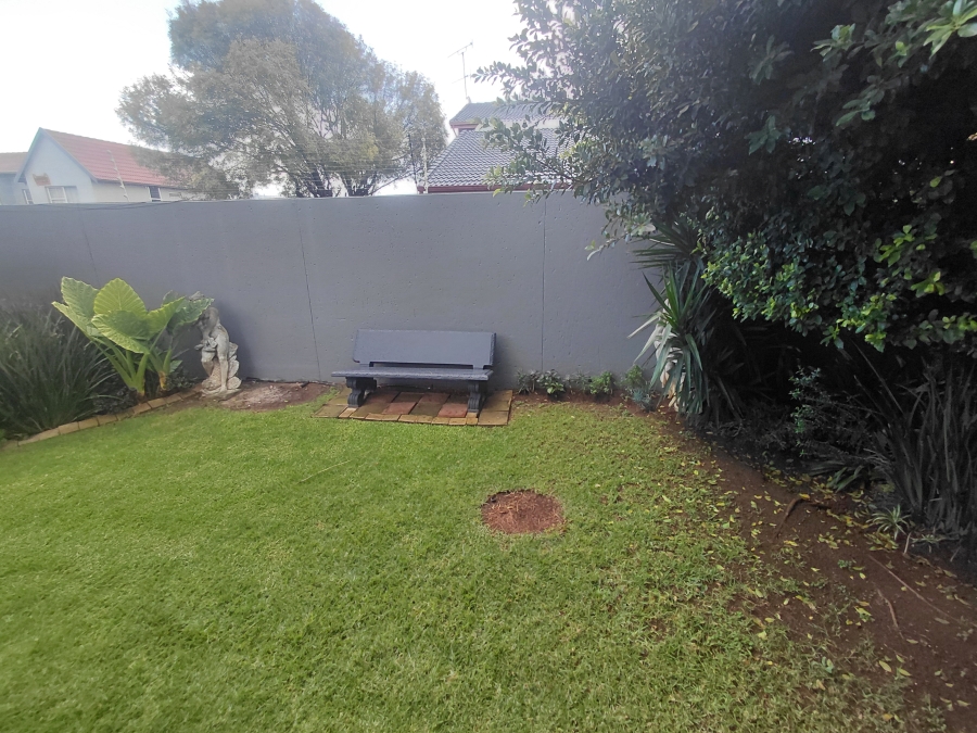 To Let 3 Bedroom Property for Rent in New Redruth Gauteng