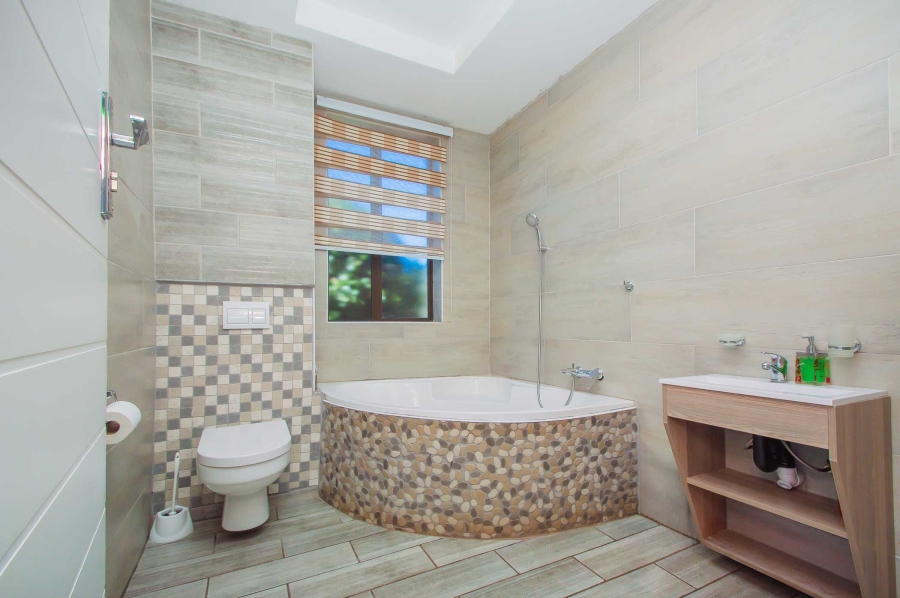7 Bedroom Property for Sale in Chancliff A H Gauteng