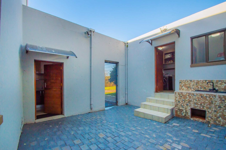 7 Bedroom Property for Sale in Chancliff A H Gauteng