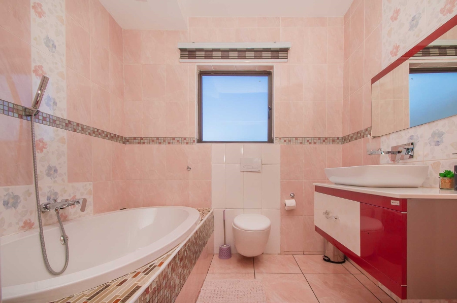 7 Bedroom Property for Sale in Chancliff A H Gauteng