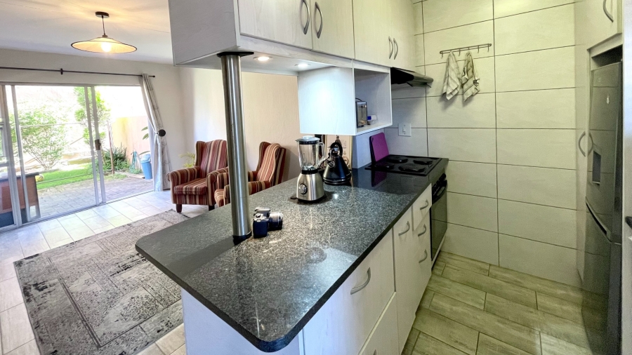 1 Bedroom Property for Sale in Linden Gauteng