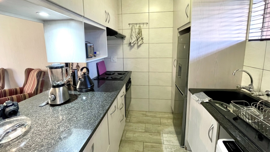 1 Bedroom Property for Sale in Linden Gauteng