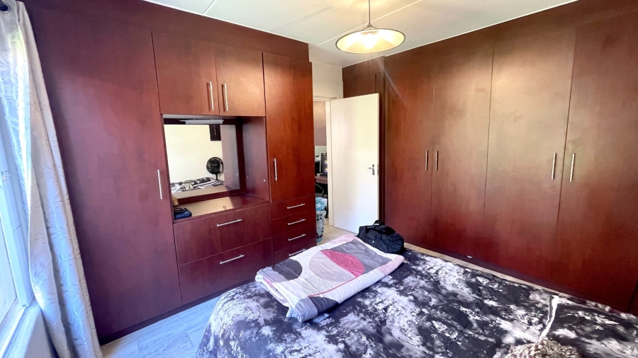 1 Bedroom Property for Sale in Linden Gauteng