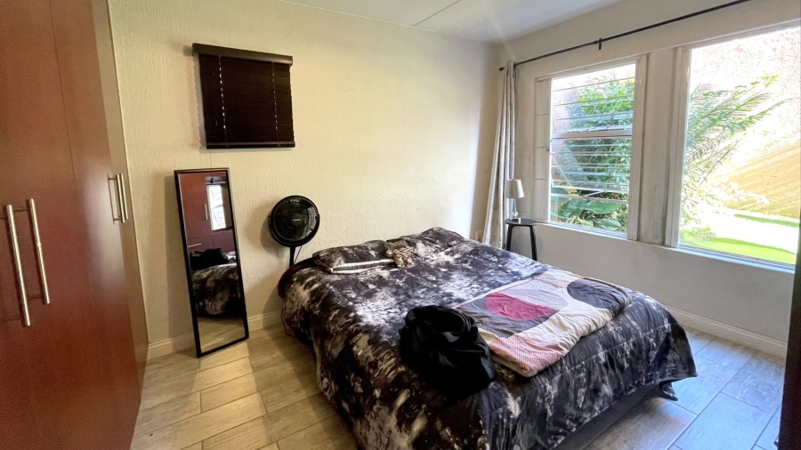 1 Bedroom Property for Sale in Linden Gauteng