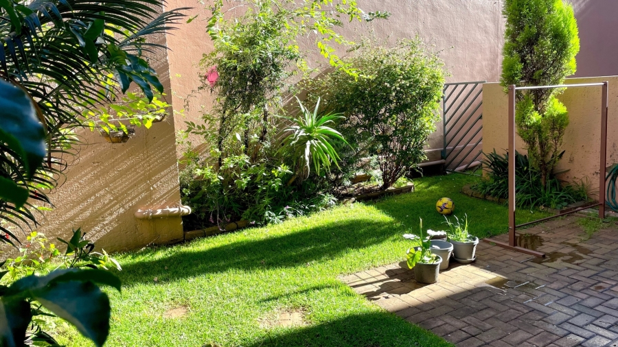 1 Bedroom Property for Sale in Linden Gauteng