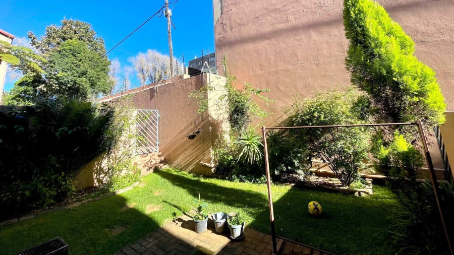 1 Bedroom Property for Sale in Linden Gauteng