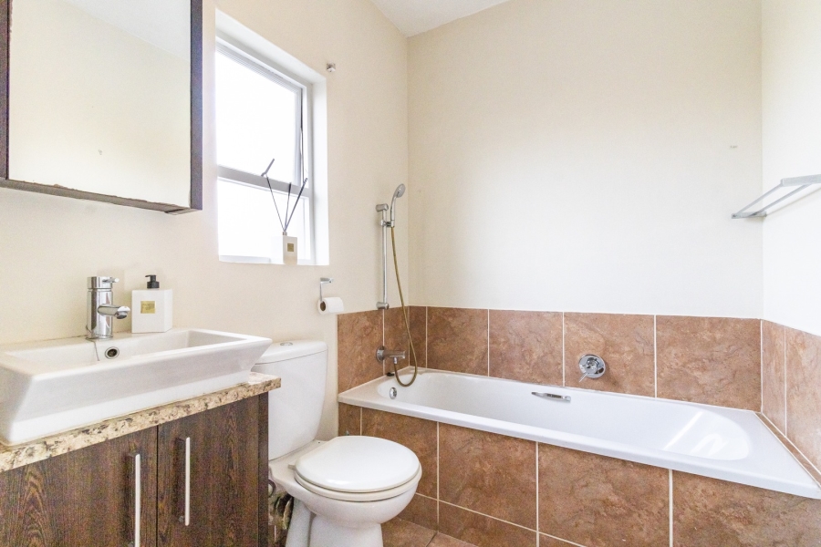 1 Bedroom Property for Sale in Lonehill Gauteng