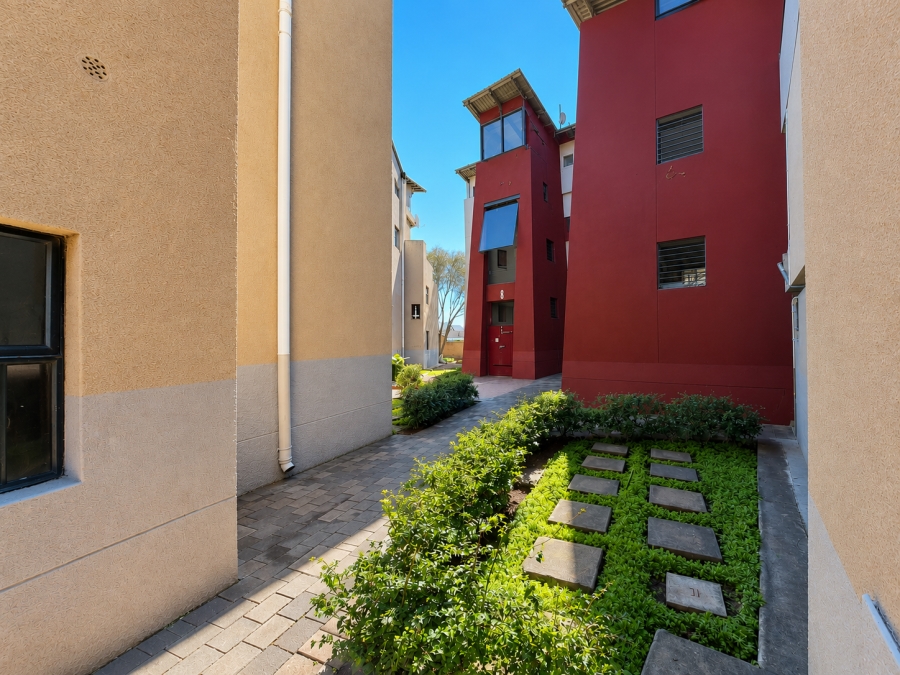 1 Bedroom Property for Sale in Rooihuiskraal North Gauteng