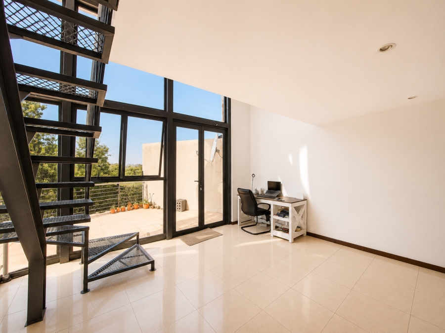 1 Bedroom Property for Sale in Rooihuiskraal North Gauteng
